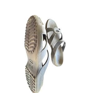 Crocs Women's Brown Slip op Sandals Size W8